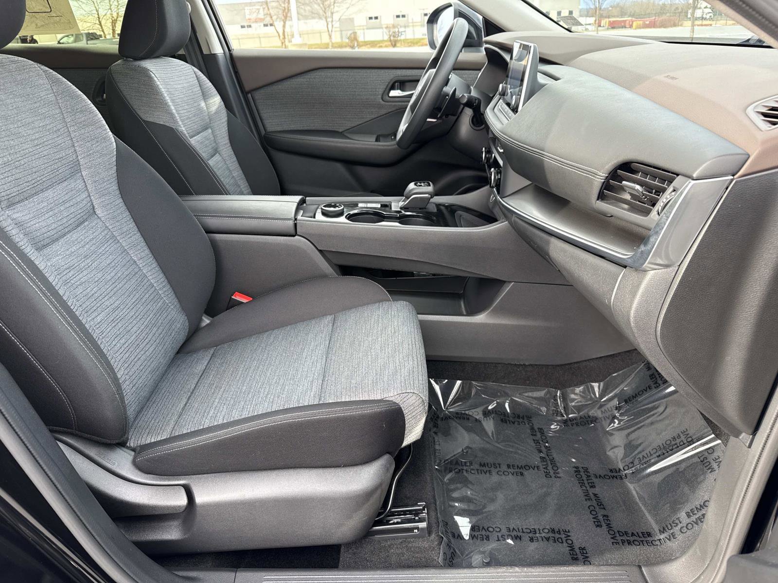 Used 2023 Nissan Rogue SV image 19