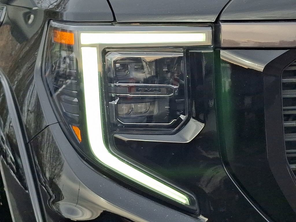 Used 2023 GMC Sierra 1500 AT4 w/ AT4 Premium Package image 9