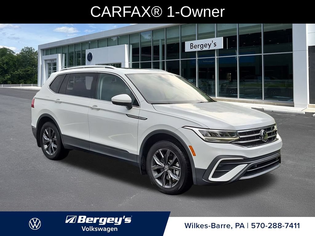 Certified 2023 Volkswagen Tiguan SE w/ Panoramic Sunroof Package FWD image 3