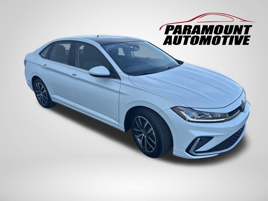 Used 2025 Volkswagen Jetta SE FWD image 3