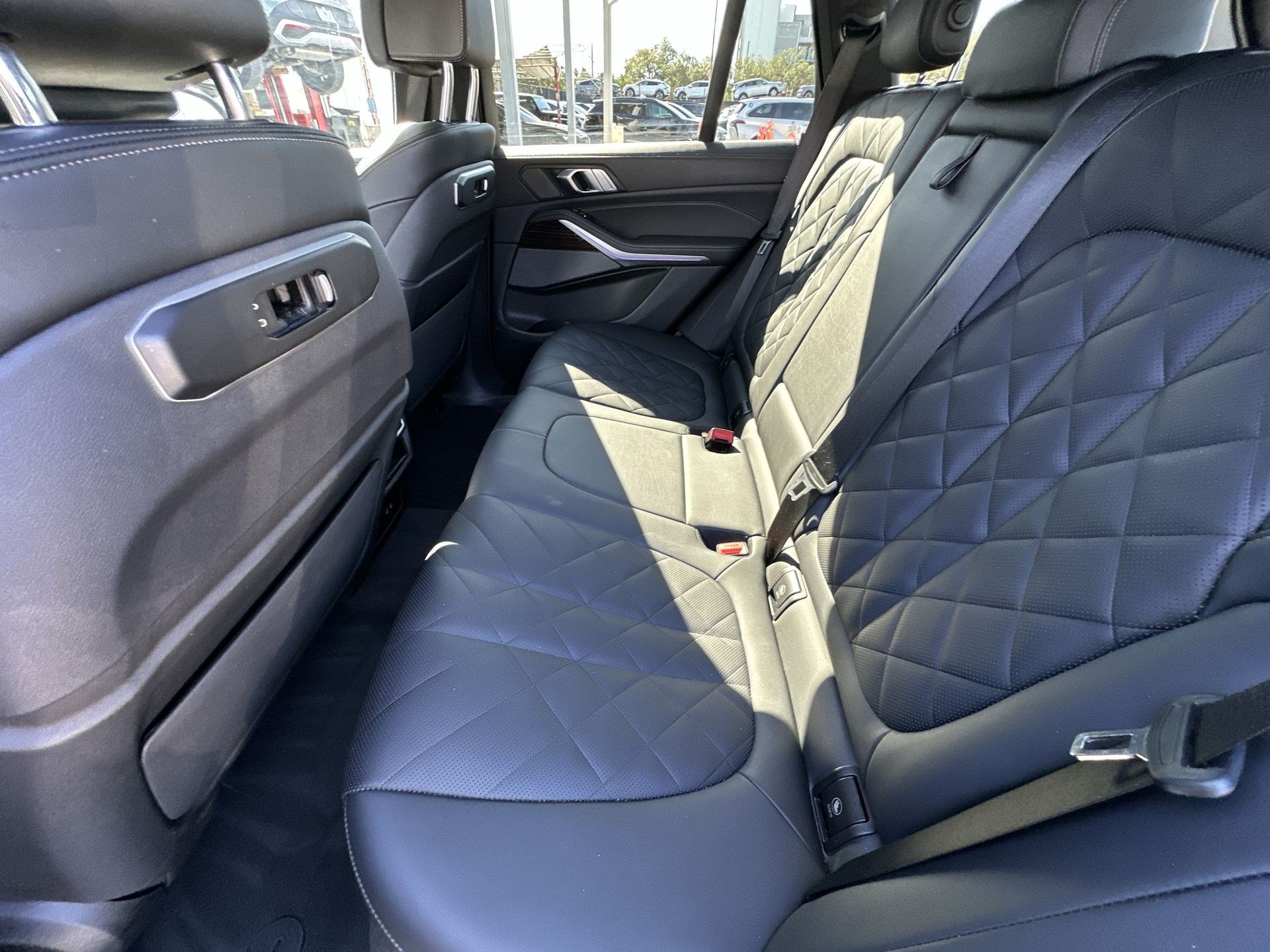 Used 2024 BMW X5 xDrive50e AWD/4WD image 27