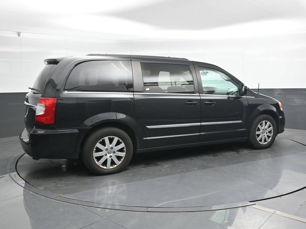 Used 2014 Chrysler Town & Country Touring FWD image 3