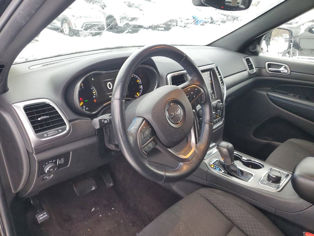 Used 2018 Jeep Grand Cherokee Laredo image 13