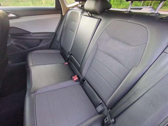 Used 2022 Volkswagen Taos SE FWD image 28