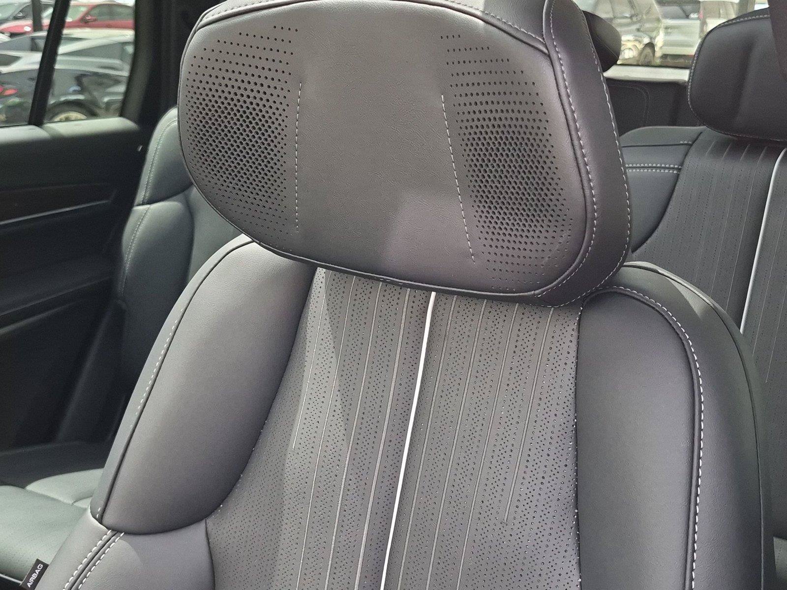 New 2027 Cadillac Vistiq Sport w/ LPO, Floor Liner Package AWD/4WD image 7