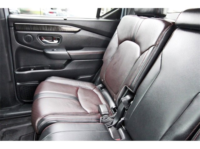 Used 2025 Honda Pilot Black Edition image 11