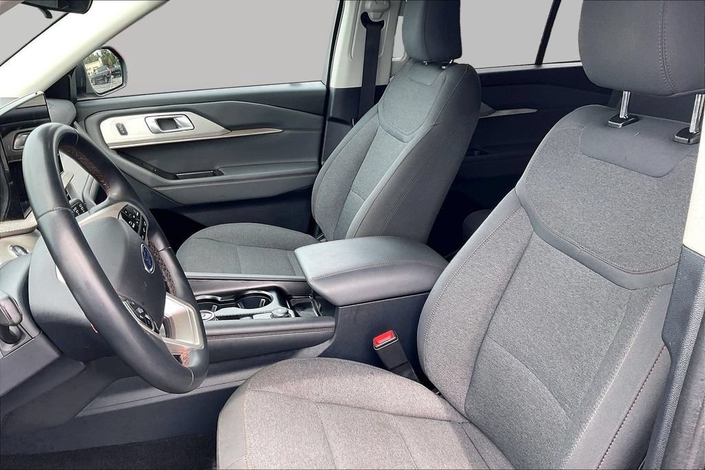 Certified 2025 Ford Explorer Active AWD/4WD image 25
