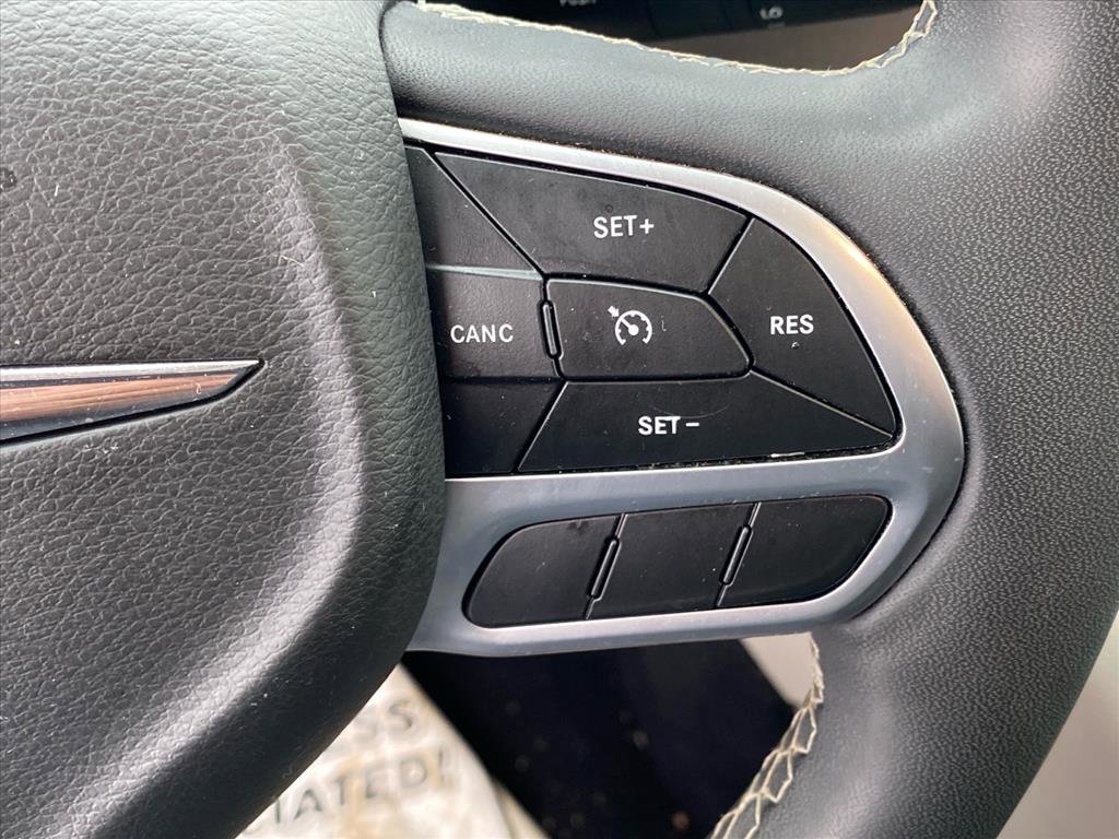 Used 2022 Chrysler Voyager LX image 13