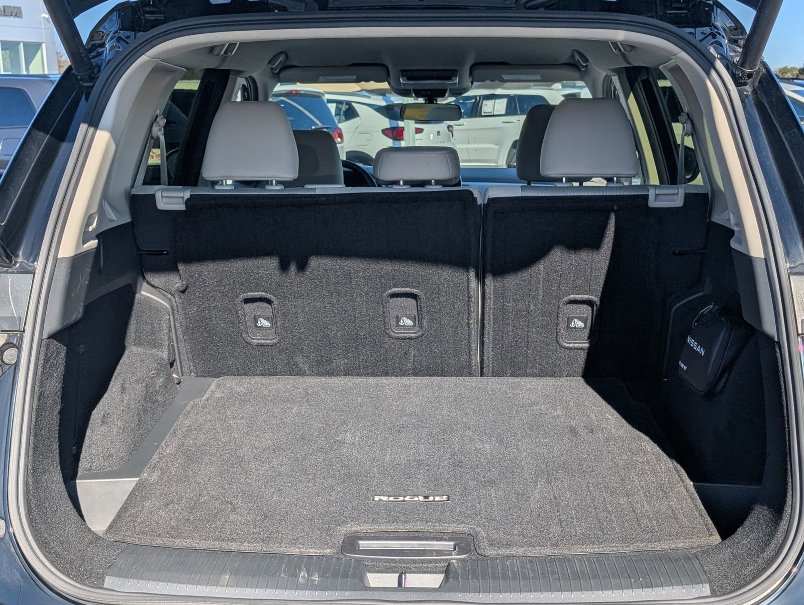 Used 2025 Nissan Rogue SV image 23