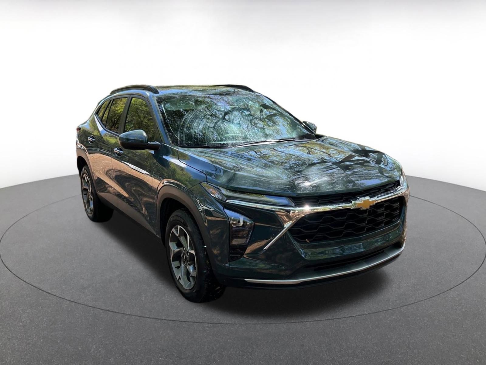 Used 2025 Chevrolet Trax LT w/ LT Convenience Package image 1