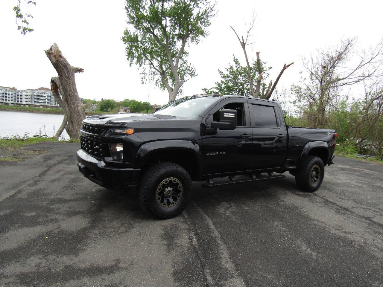 Used 2021 Chevrolet Silverado 2500 Custom w/ Custom Value Package AWD/4WD image 3