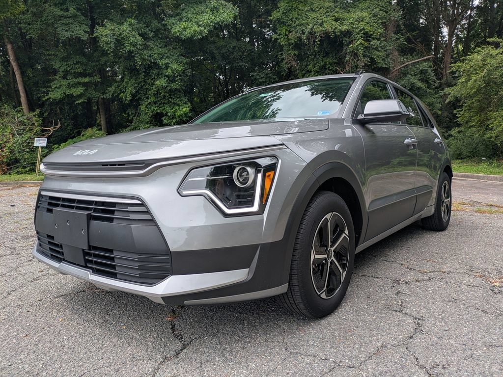 Used 2025 Kia Niro EX FWD image 8