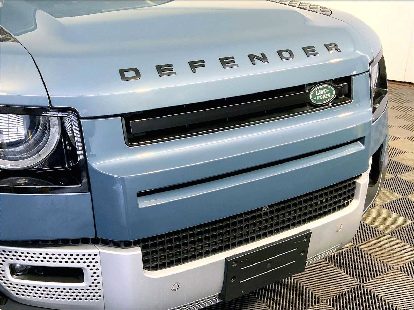 Used 2020 Land Rover Defender 110 SE image 34