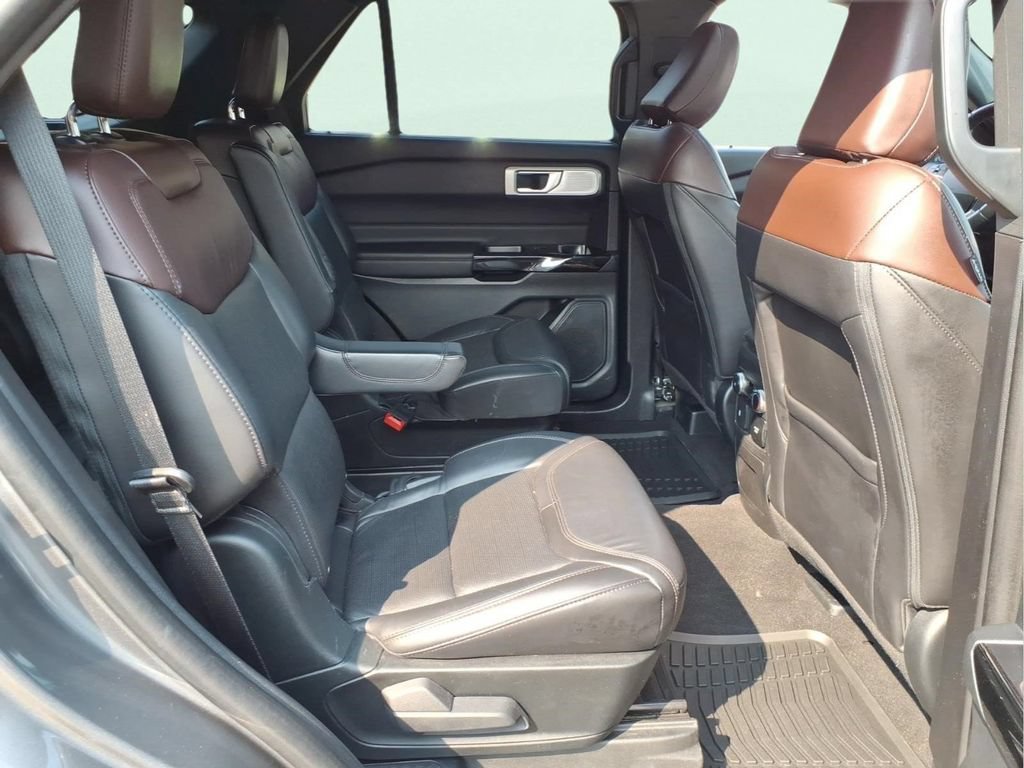 Used 2023 Ford Explorer Platinum w/ Technology Package AWD/4WD image 11