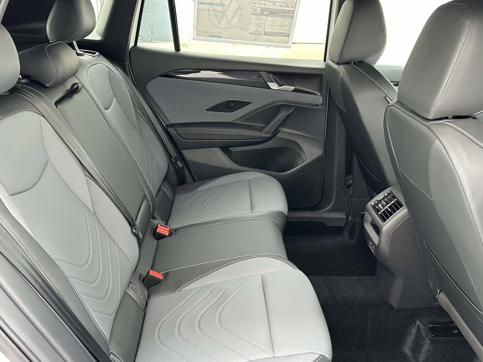 New 2026 Volkswagen Tiguan SE R-Line image 15