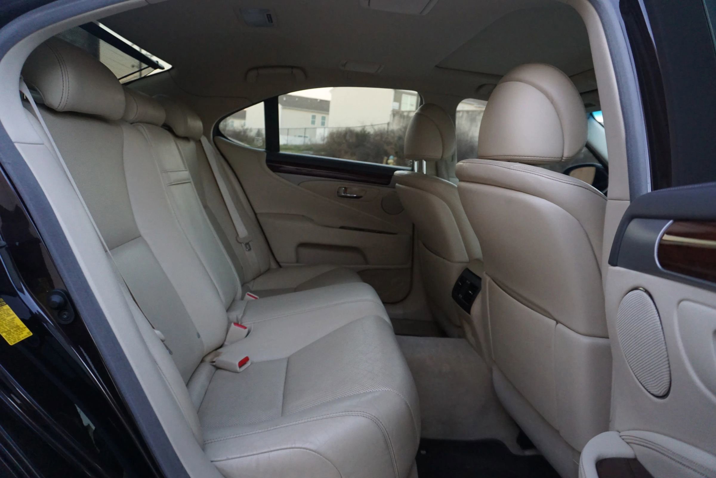 Used 2015 Lexus LS 460 image 21