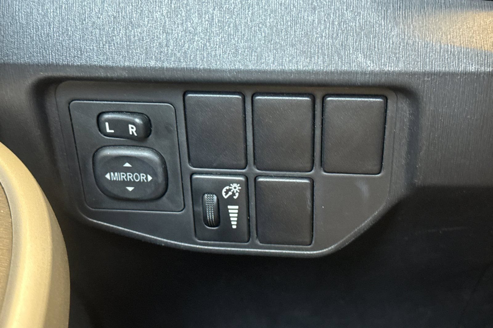 Used 2015 Toyota Prius Two FWD image 40