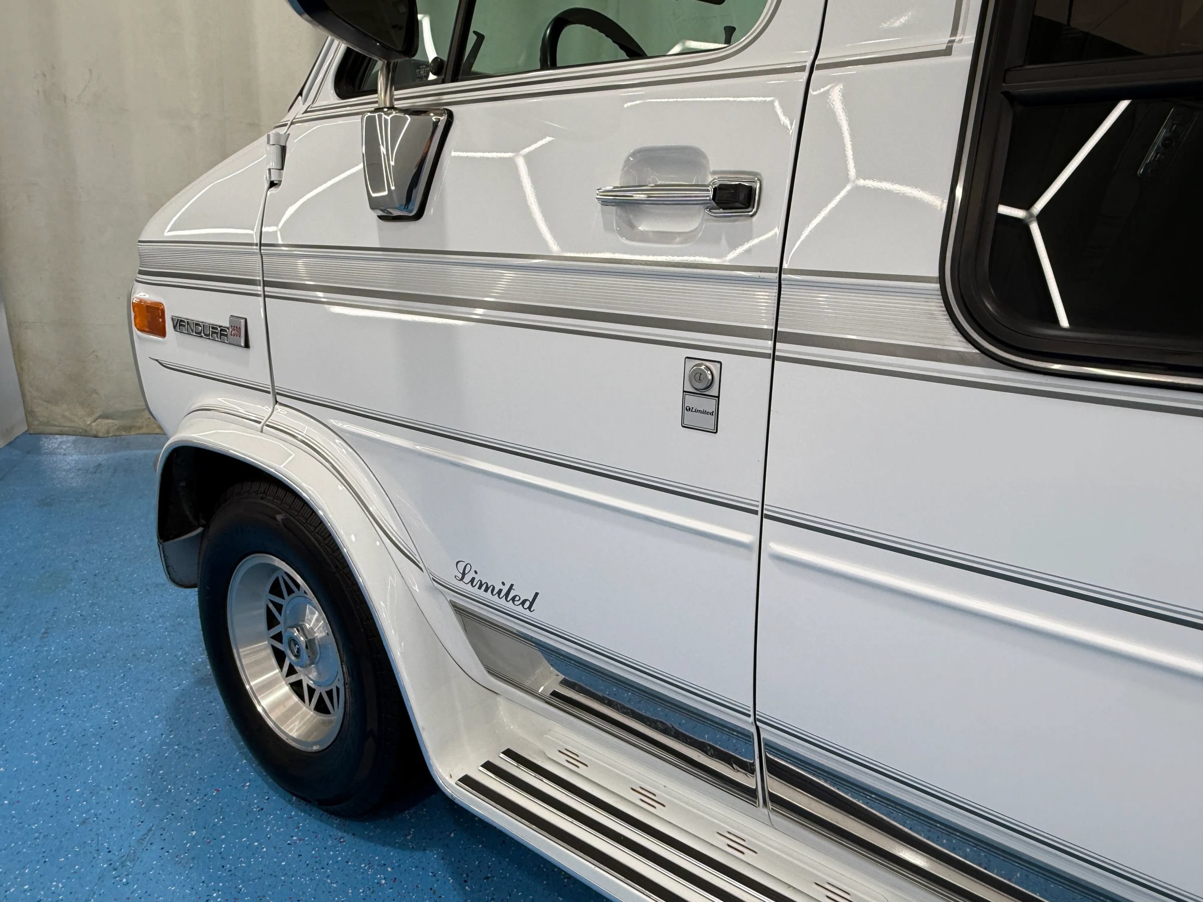 Used 1995 GMC G2500 Vandura RWD image 9