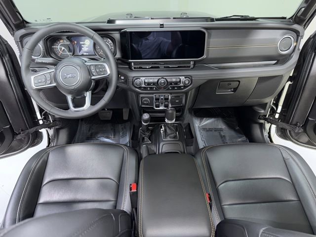 Used 2025 Jeep Wrangler Sahara image 16