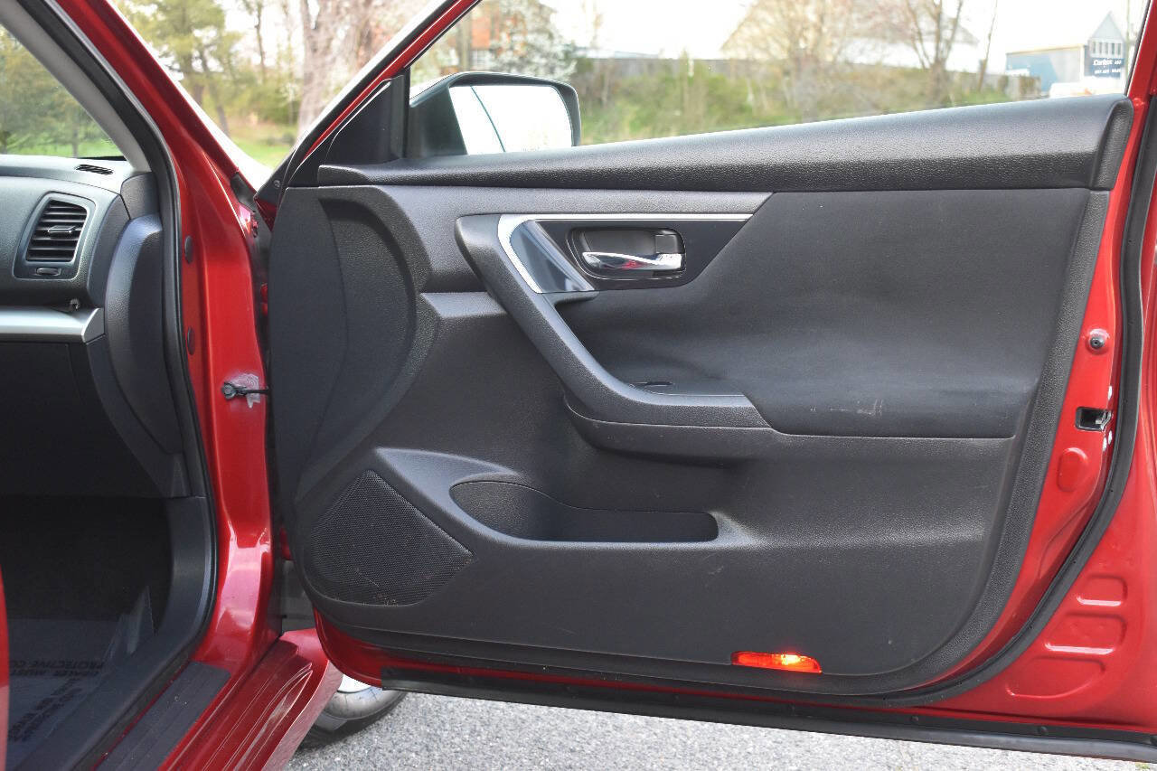 Used 2014 Nissan Altima 2.5 S w/ Sport Value Package image 10