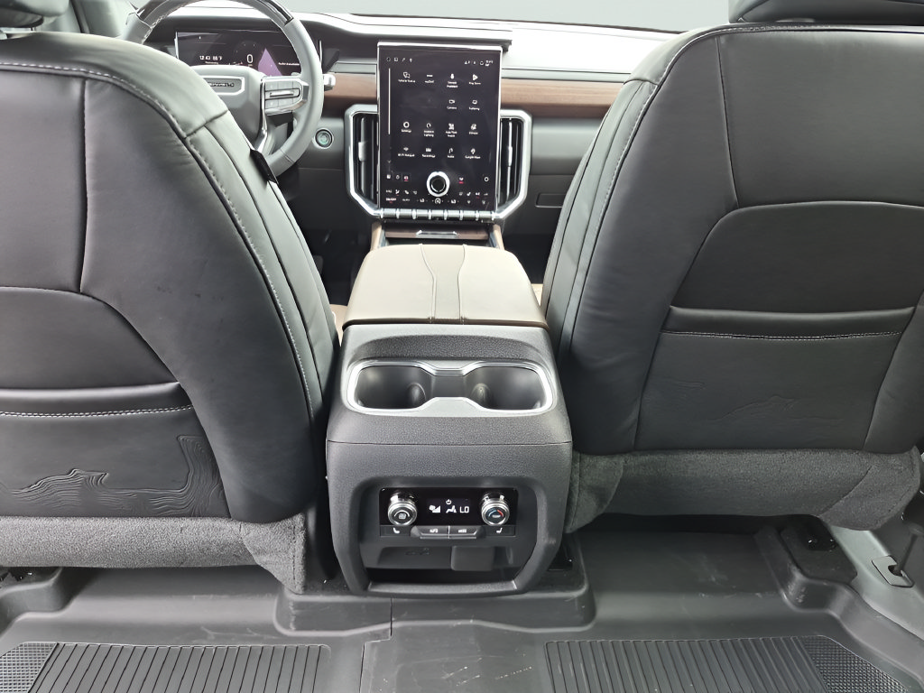 New 2027 GMC Acadia Denali Ultimate w/ LPO, Floor Liner Package AWD/4WD image 31