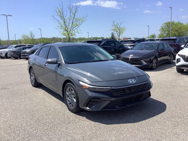 Certified 2024 Hyundai Elantra Blue FWD image 4