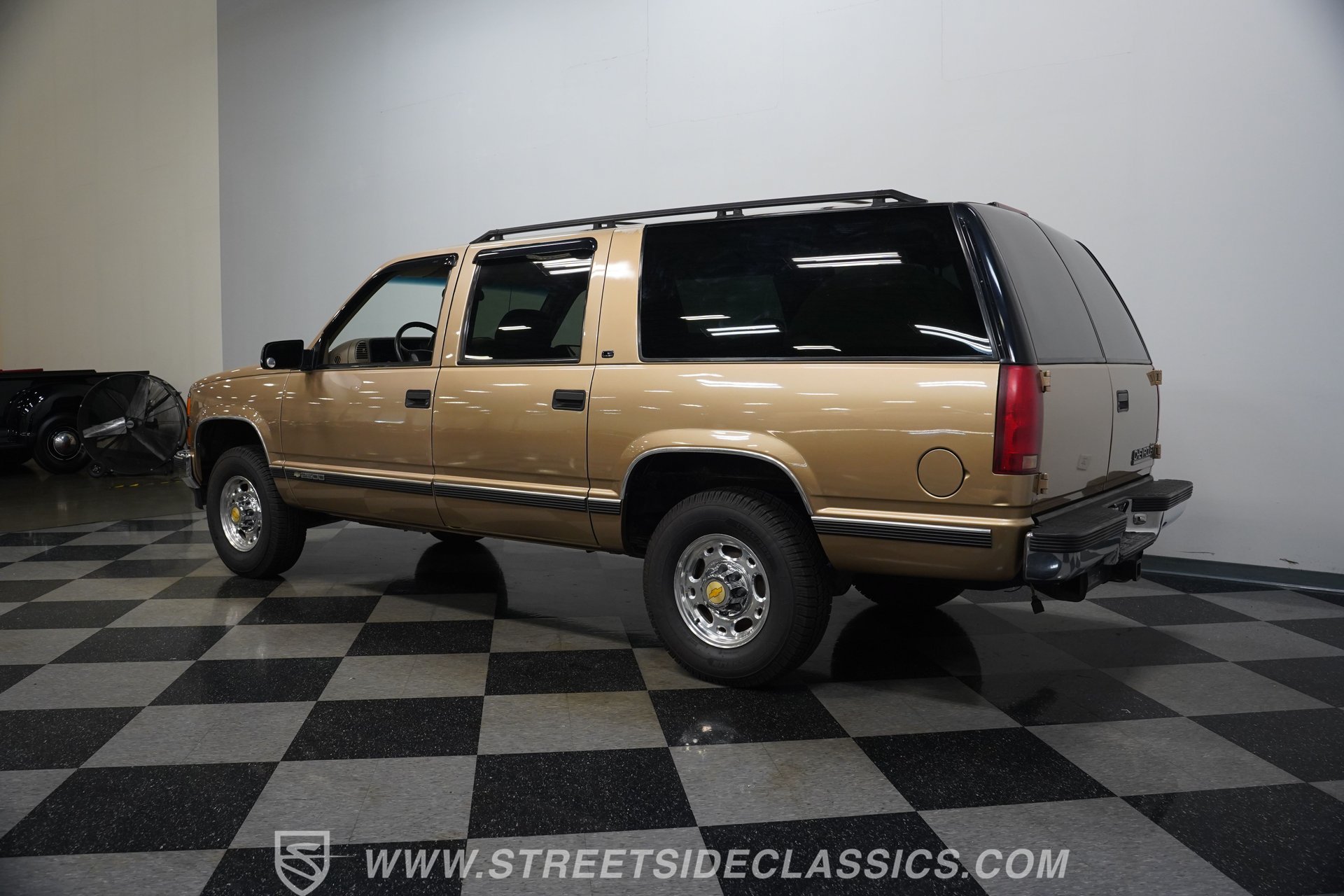 Used 1999 Chevrolet Suburban 2500 w/ Preferred Equipment Group 2 RWD image 10