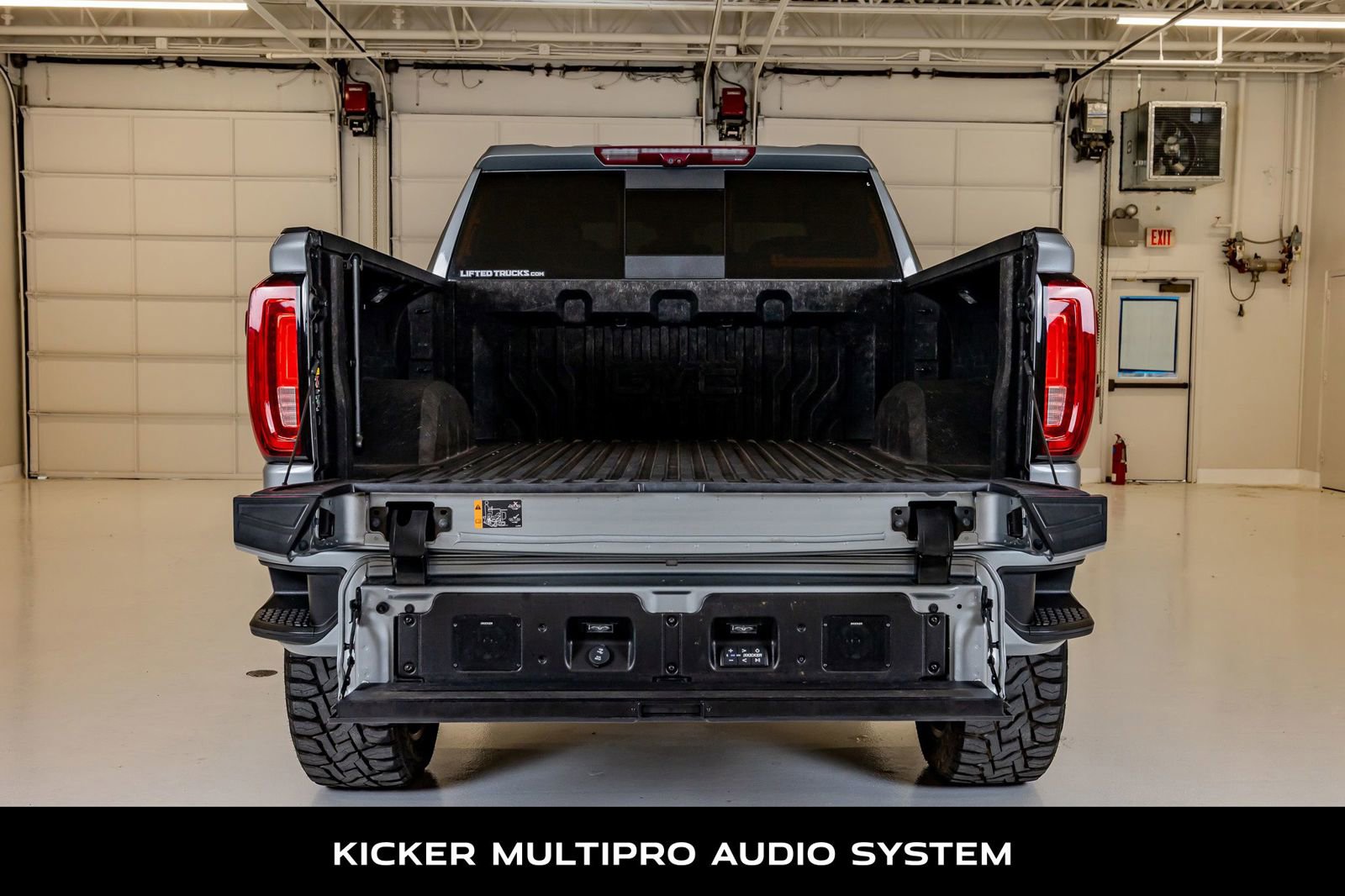 Used 2023 GMC Sierra 1500 Denali w/ Denali Reserve Package AWD/4WD image 8