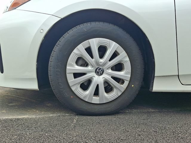 Used 2022 Toyota Prius LE FWD image 3