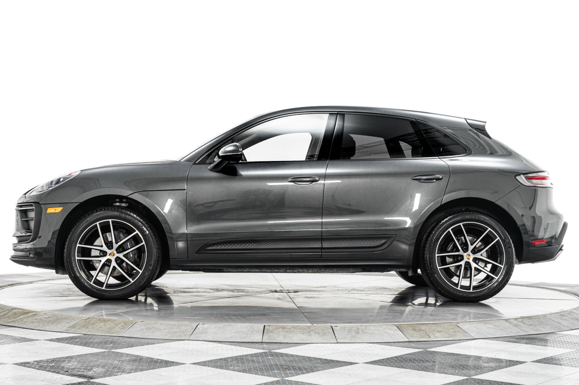 Used 2023 Porsche Macan image 6