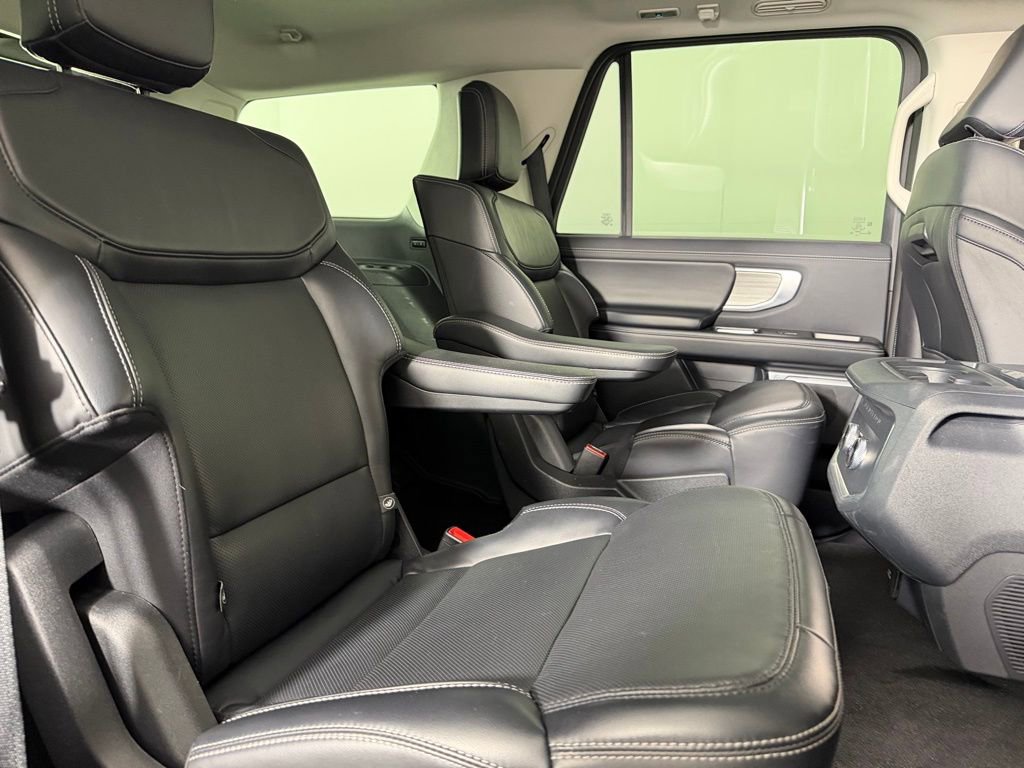 Used 2025 Ford Expedition Platinum image 34