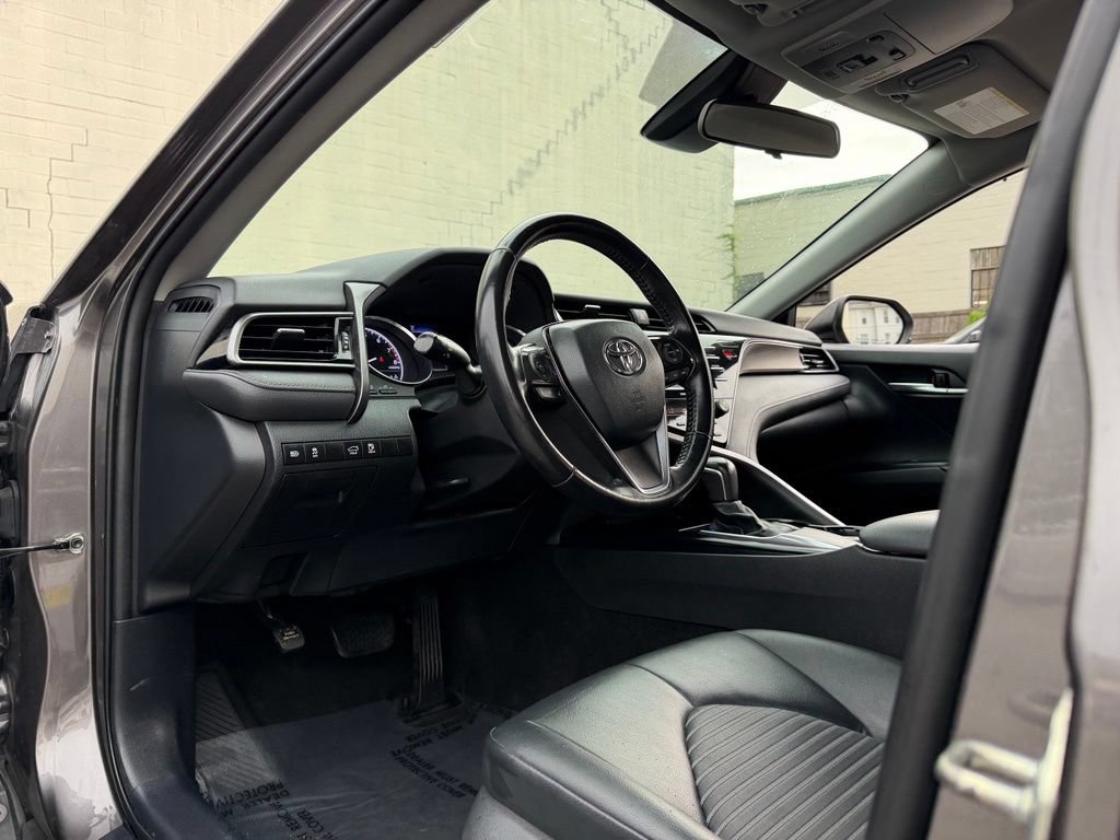 Used 2020 Toyota Camry SE FWD image 16