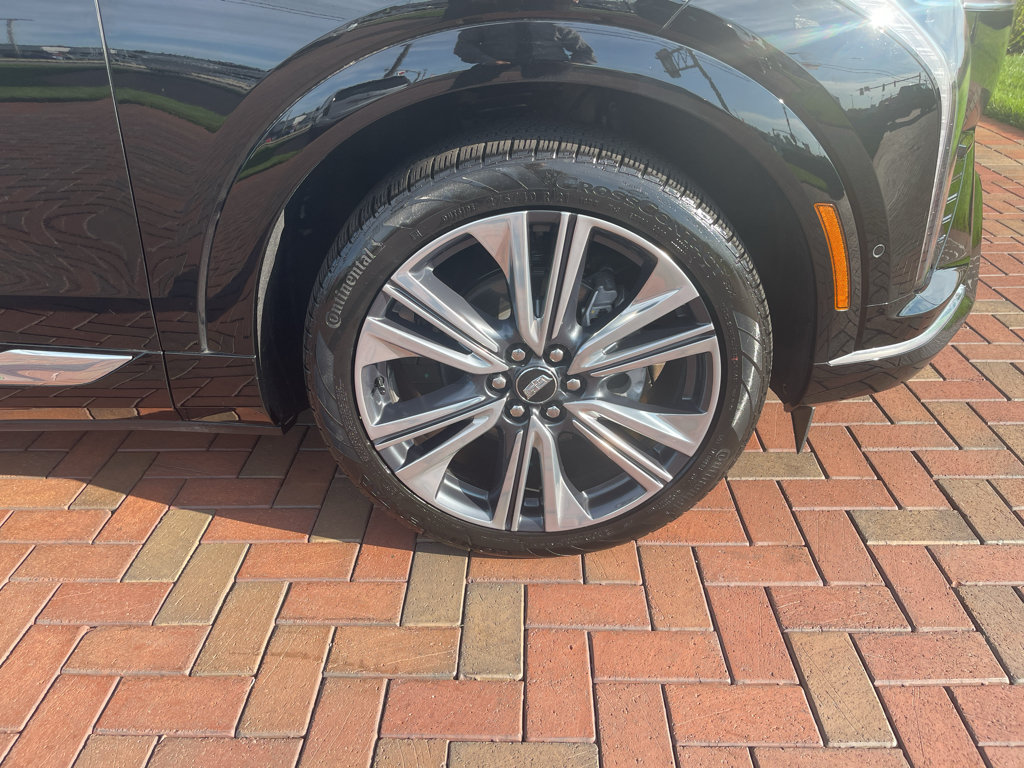Used 2025 Cadillac Optiq Luxury 2 AWD/4WD image 6
