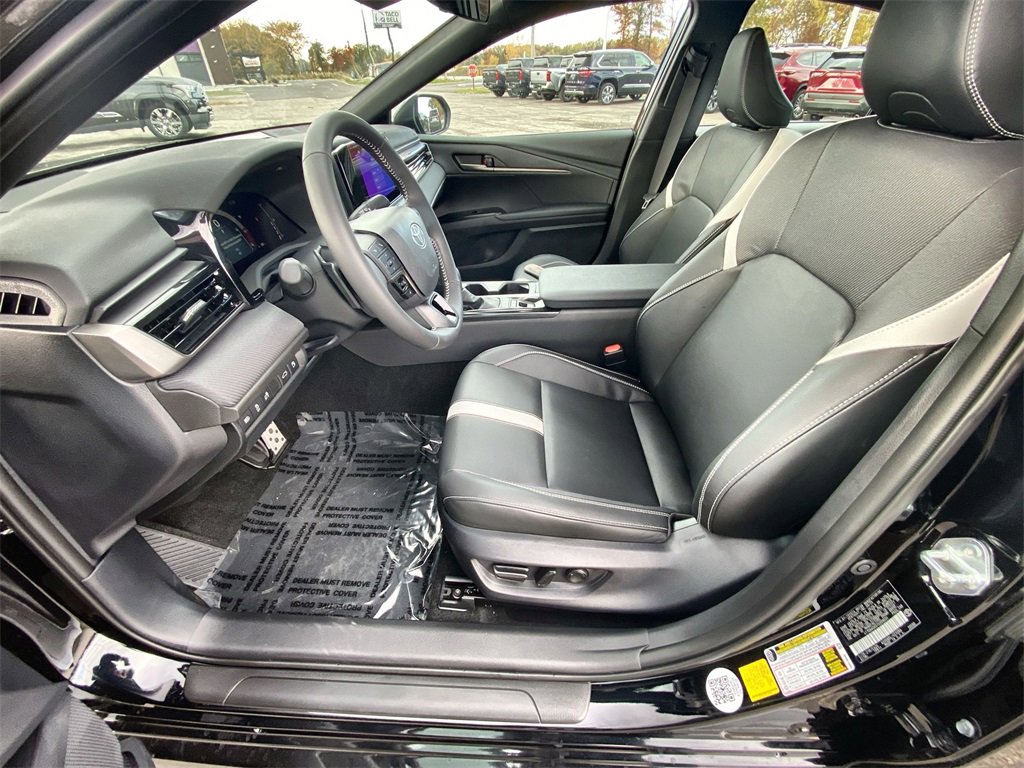 Used 2026 Toyota Camry SE image 13