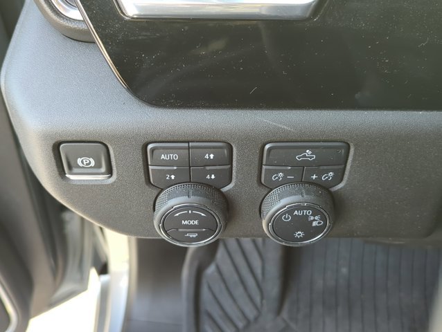 Used 2025 Chevrolet Silverado 1500 LT image 14