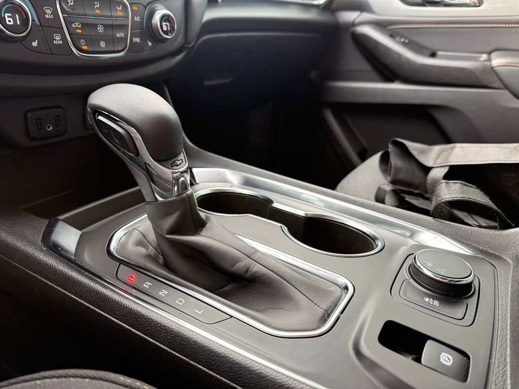 Used 2021 Chevrolet Traverse LT FWD image 19