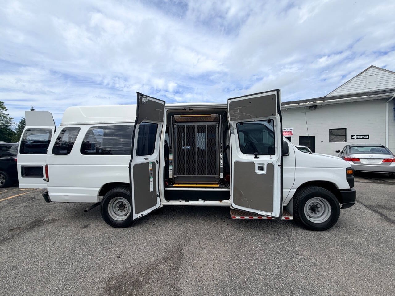 Used 2014 Ford E-250 and Econoline 250 Extended w/ Power Group RWD image 58
