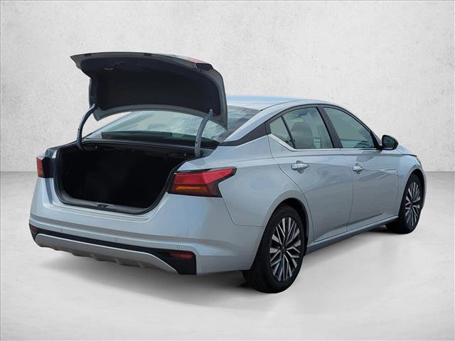 Used 2024 Nissan Altima 2.5 SV image 5