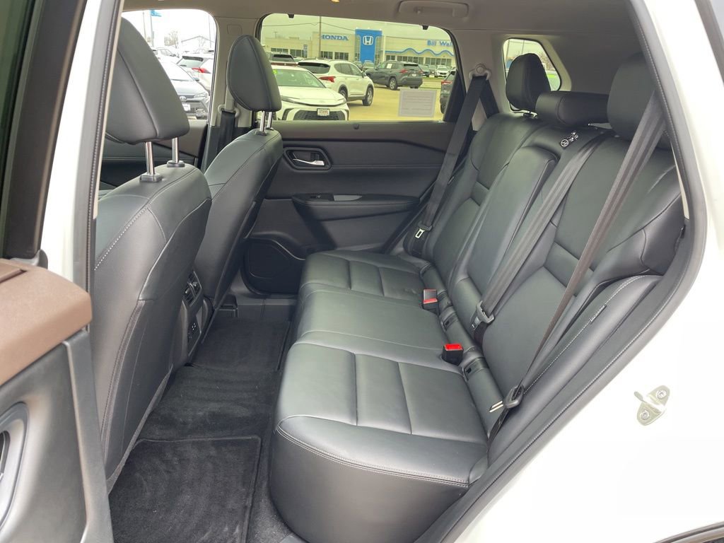 Used 2023 Nissan Rogue SL w/ SL Premium Package image 11