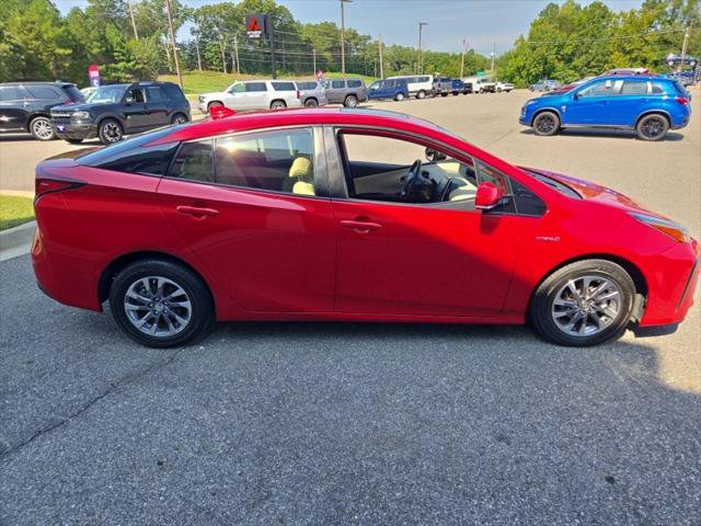 Used 2019 Toyota Prius Limited w/ Premium Convenience Package FWD image 3