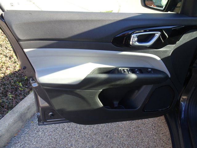 Used 2022 Jeep Compass Limited AWD/4WD image 9