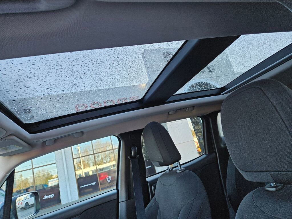 Used 2021 Jeep Renegade Latitude w/ Sun & Sound Group image 20