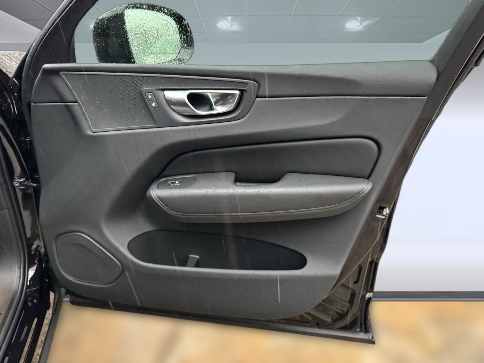 New 2024 Volvo XC60 B5 Core w/ Protection Package Premier AWD/4WD image 36