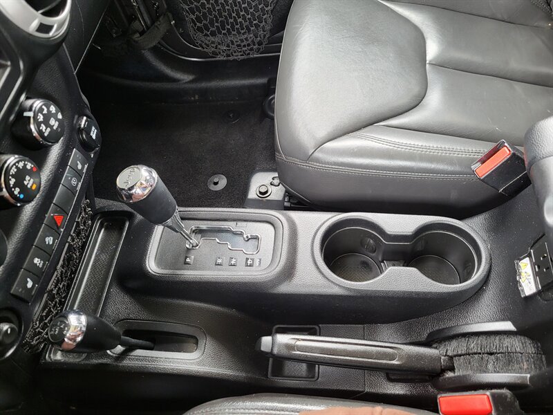 Used 2014 Jeep Wrangler Unlimited Sahara w/ Dual Top Group AWD/4WD image 20