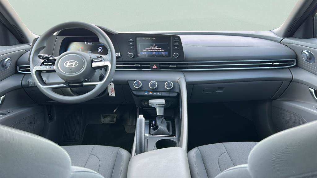 Certified 2025 Hyundai Elantra SE image 15