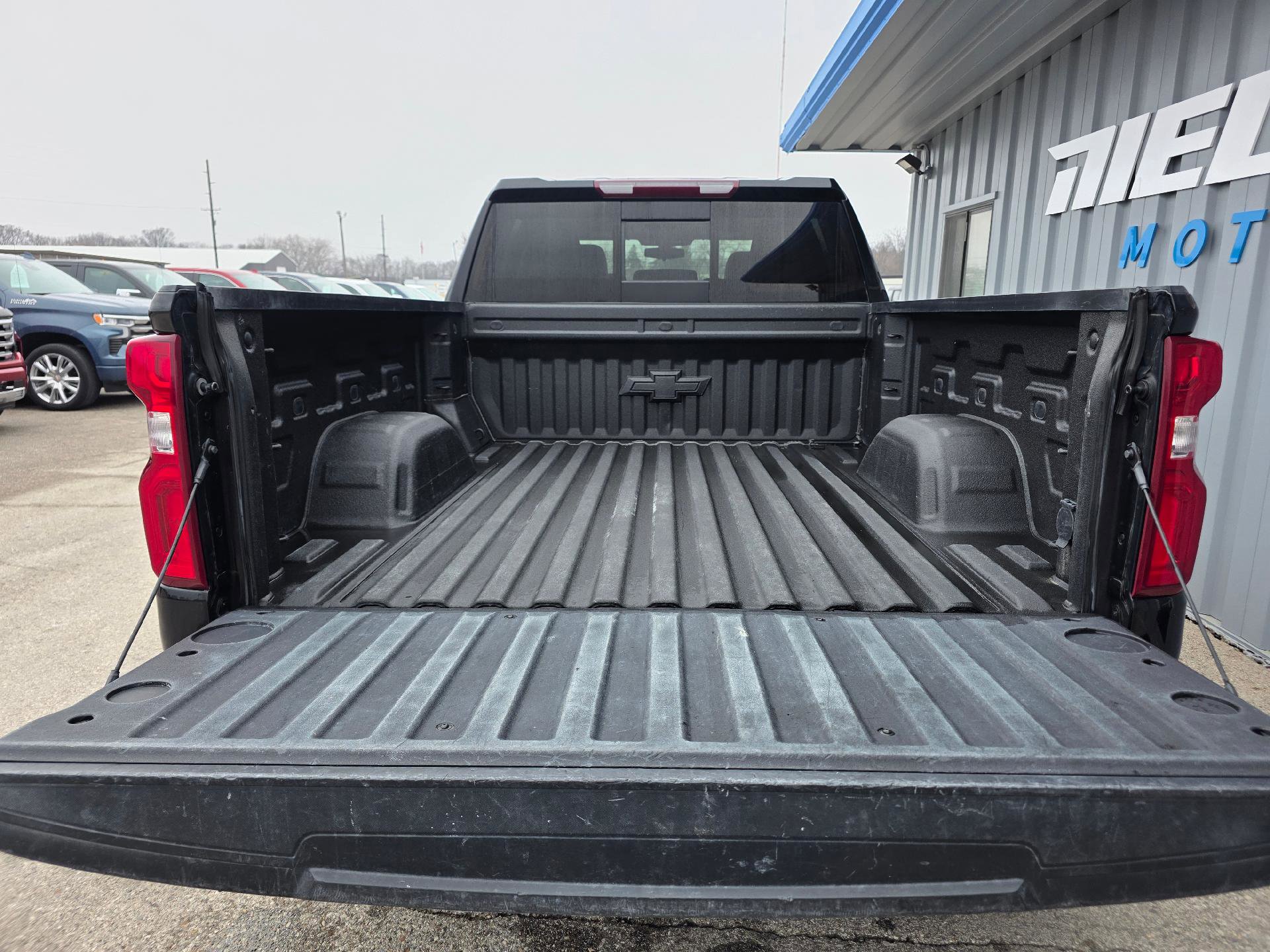 Used 2020 Chevrolet Silverado 1500 LT Trail Boss w/ Midnight Edition image 8
