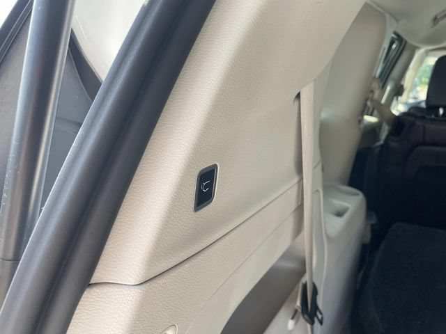 Used 2024 Chrysler Pacifica Touring-L FWD image 9