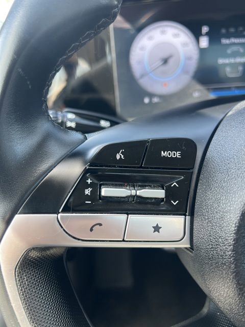 Used 2025 Hyundai Elantra Limited image 12