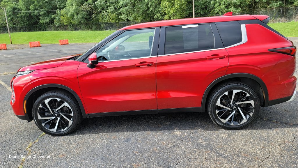 Used 2024 Mitsubishi Outlander AWD image 7
