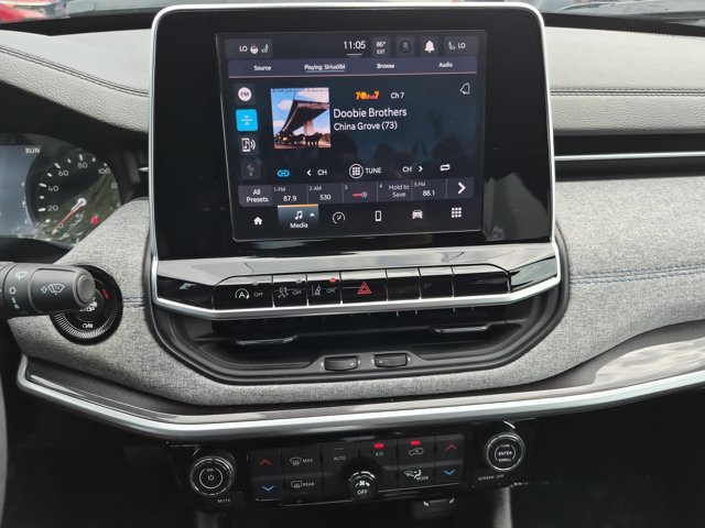 Used 2025 Jeep Compass Latitude w/ Sun & Sound Group AWD/4WD image 15